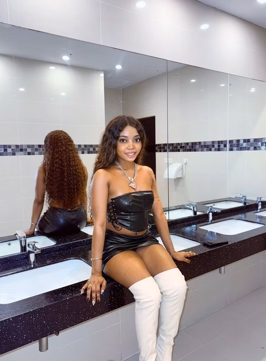 Riinah (25)