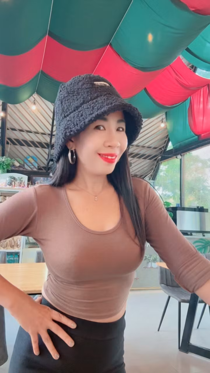 Phatcharin0983 (40)